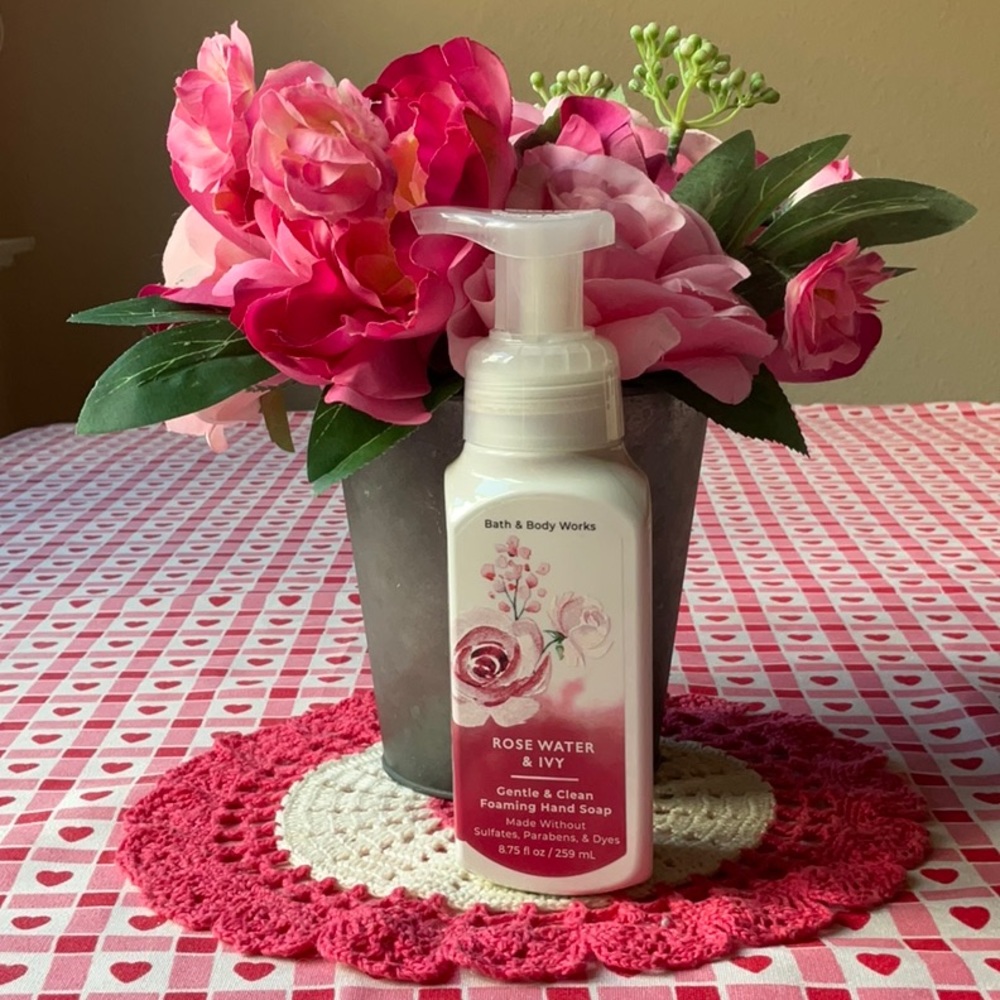 🧴💐🧴 BATH & BODY WORKS ROSE WATER  & IVY HAND SOAP 🧴💐🧴 NWT 🧴💐🧴 - Picture 3 of 16